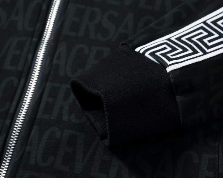 Picture of Versace Sweater Suits _SKUVersaceM-3XL25wr0242798